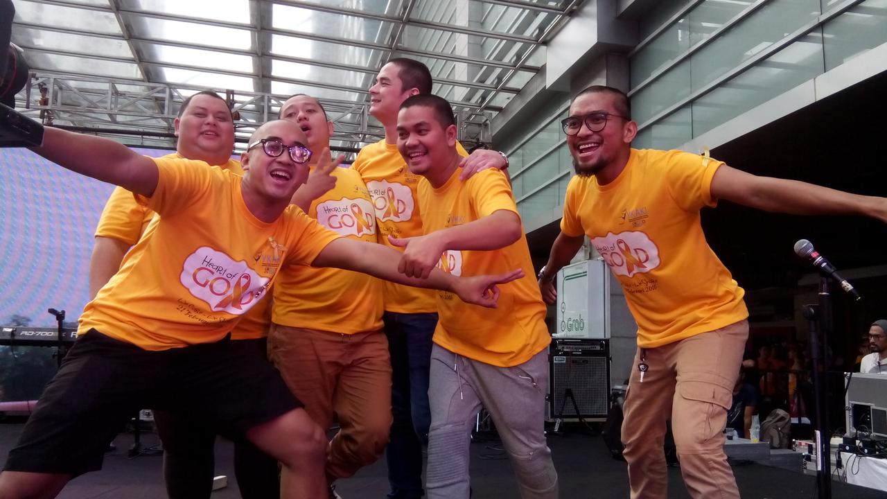 Para Artis Kompak Gundul Bareng, Mengapa?