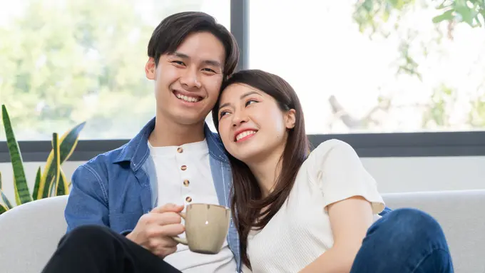 couple romantis bahagia