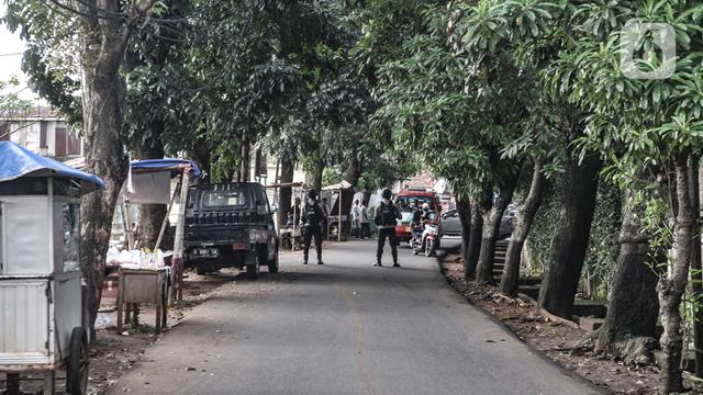 Tim Gegana Polri Amankan Barang Bukti di Rumah Milik Terduga Teroris