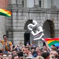 Akhirnya kesetaraan pernikahan bagi kaum lesbian dan gay dilindungi oleh konstitusi. 