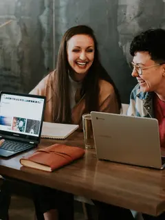 Ilustrasi bekerja, bercanda bersama teman di kantor. (Photo by Brooke Cagle on Unsplash)