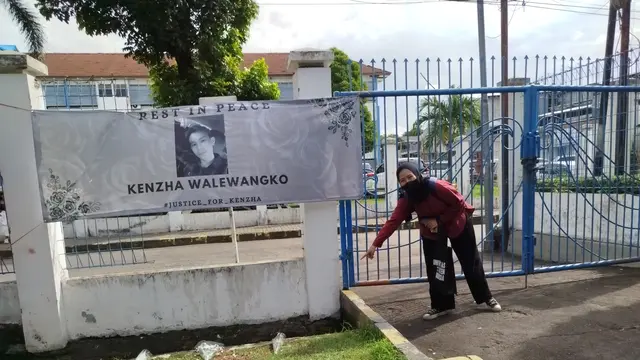 Universitas Kristen Indonesia (UKI) berduka atas meninggalnya mahasiswa bernama Kenzha Ezra Walewangko. Penyebab tewasnya korban masih misterius. (Liputan6.com/Ady Anugrahadi)