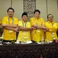 Tujuh Orang Calon Ketua Umum dari kiri : Mahyudin, Aziz Syamsuddin, Ade Komarudin, Airlangga Hartarto, Priyo Budi Santoso, Syahrul Yasin Limpo saat foto bersama di Bali Nusa Dua Convention Center (BNDCC), Bali, Minggu (15/5).(Liputan6.com/JohanTallo)