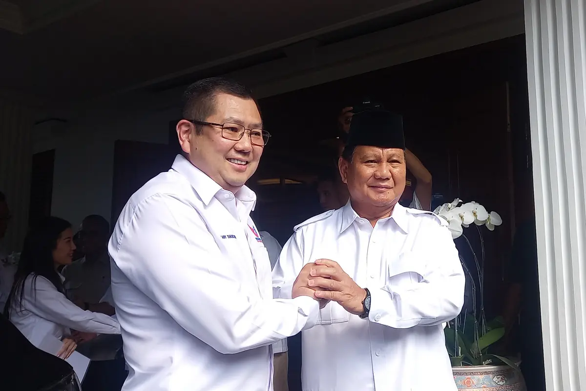 Ketua Umum Perindo Hary Tanoesoedibjo (kiri) dan Ketua Umum Gerindra Prabowo Subianto