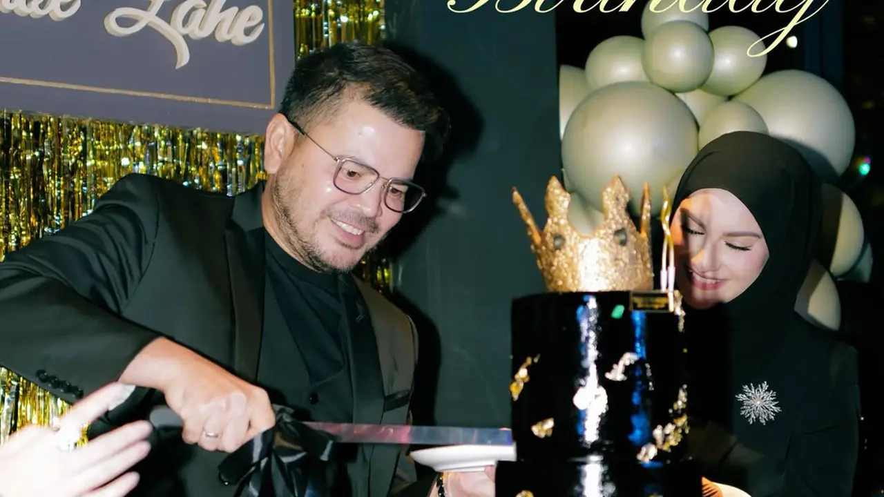 Aura Lady Boss Irish Bella dengan Outfit Serba Hitam di Surprise Birthday Party Sang Suami