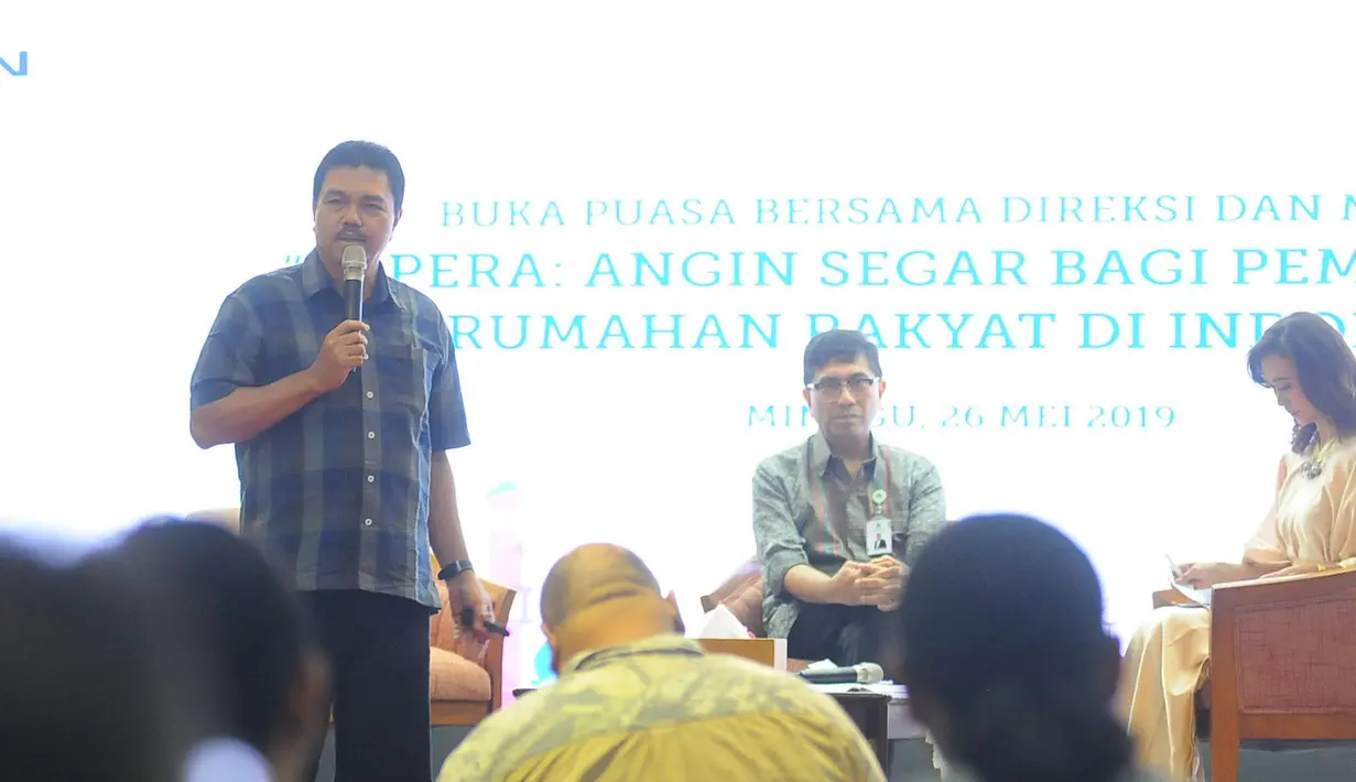 Direktur Consumer Banking Bank BTN, Budi Satria memberi sambutan saat diskusi perumahan bagi masyarakat berpenghasilam rendah, Jakarta (26/5/2019). Bank BTN siap menjadi mitra utama BP Tapera untuk mengakselerasi kepemilikan hunian terjangkau bagi masyarakat Indonesia. (Liputan6.com/Angga Yuniar)