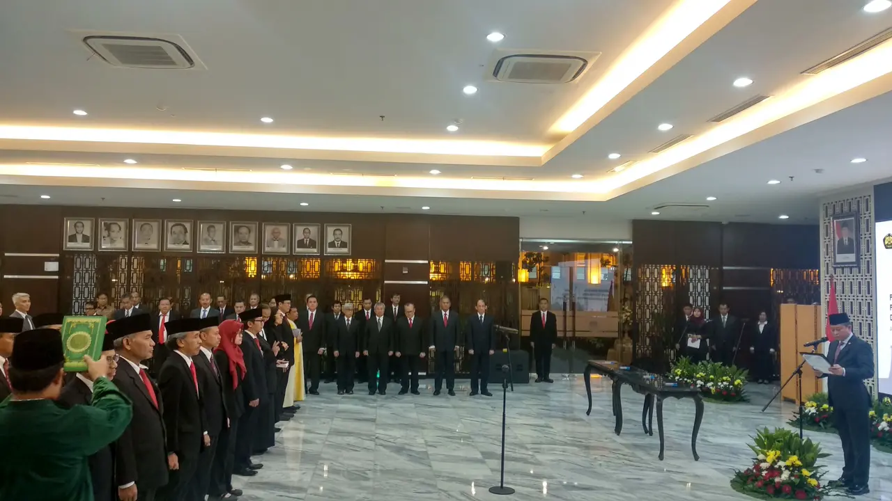 Menteri Energi dan Sumber Daya Mineral (ESDM) Ignasius Jonan melantik 17 pejabat pimpinan tinggi dan pejabat administrasi di lingkungan Kementerian ESDM, Jumat (12/7/2019).