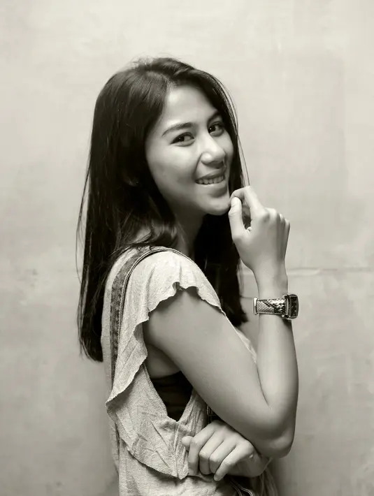 Ketika Ainda menjalani syuting film THE WEDDING AND BEBEK BETUTU, ia diplot sebagai putri pemilik hotel bernama Lana Sastranegara yang akan menikah dengan lelaki ganteng asal keluarga Jawa yang ningrat. (Galih W. Satria/Bintang.com)