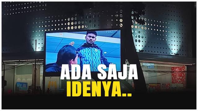 Persib Bandung resmi memperkenalkan Saddil Ramdani dengan cara yang nggak biasa!
Bukan di stadion, bukan di konferensi pers mewah, tapi dipinggir jalan!