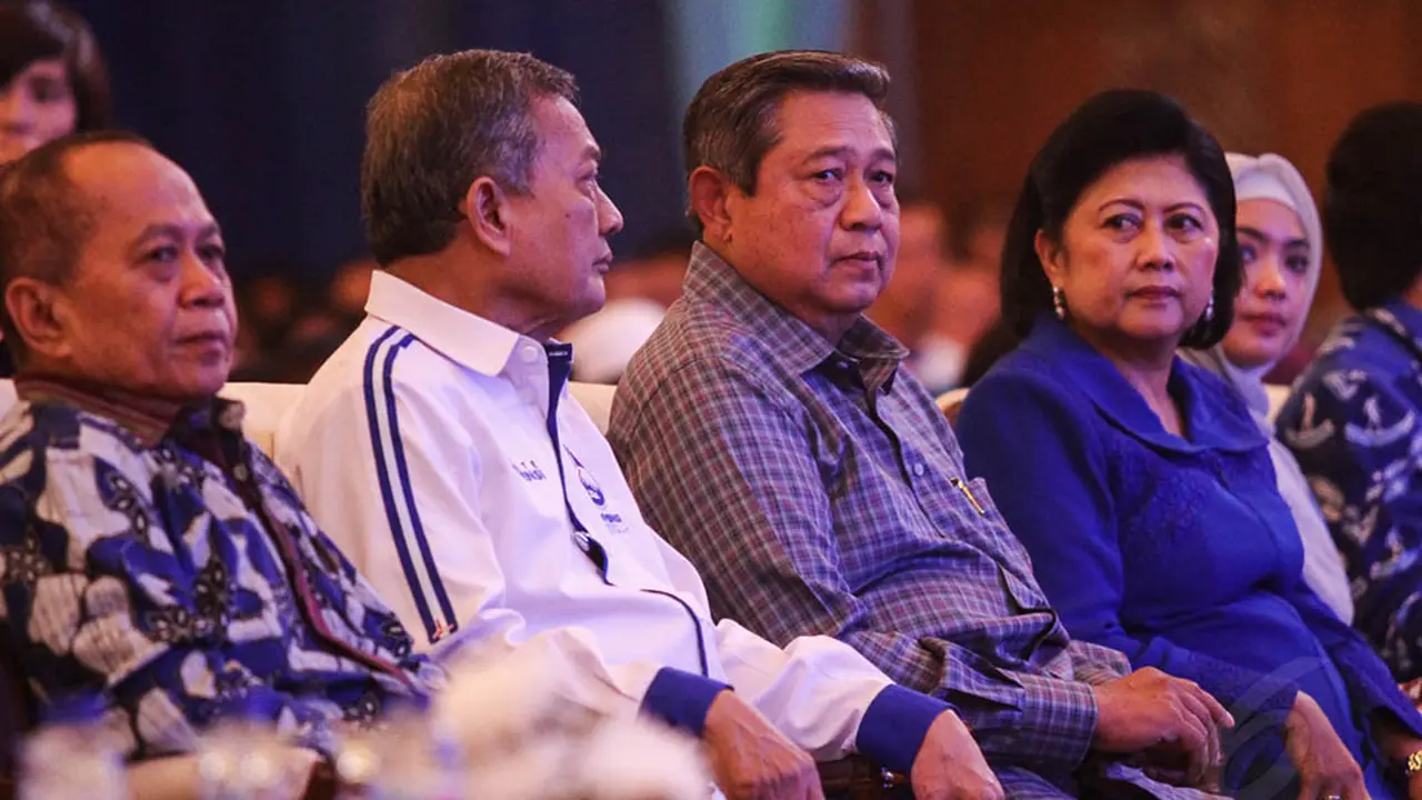 Berkemeja Biru, SBY Hadiri Debat Konvensi Capres