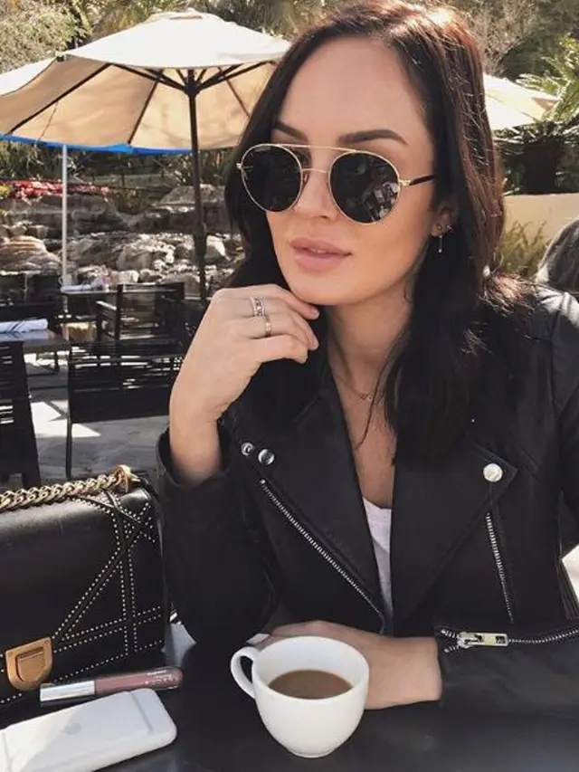 [Bintang] Minta Saran Supaya Penampilan Sempurna, Rok Perempuan Ini Malah Bikin Heboh