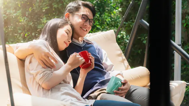 perempuan dan pasangan 21 agustus tulus