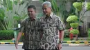 Gubernur Jawa Tengah Ganjar Pranowo (kanan) tiba di Gedung KPK, Jakarta, Jumat (10/5/2019). Ganjar dipanggil dalam kapasitasnya sebagai mantan anggota DPR. (merdeka.com/Dwi Narwoko)