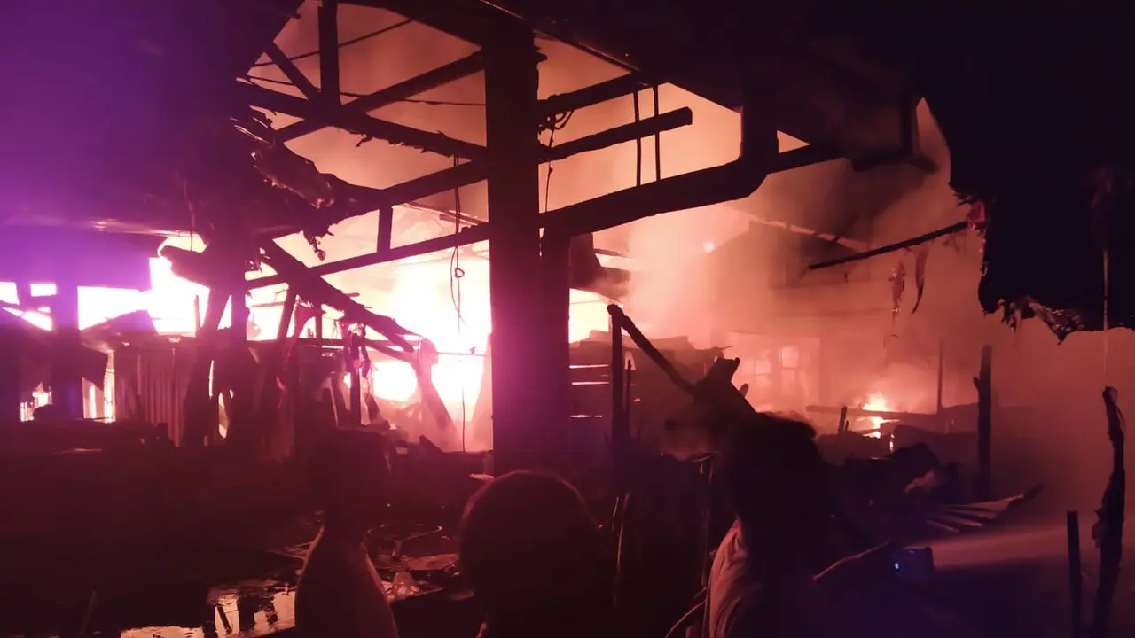 Kebakaran di Pasar Bawah Bukittinggi, Sabtu (11/9/2021).