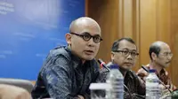 Kepala Biro Kementerian Luar Negeri Arrmanata Nasir saat memberikan keterangan pers tentang perkembangan isu bilateral di kawasan Asia Timur serta perlindungan WNI di Luar Negeri, Jakarta, Kamis (18/12/2014).(Liputan6.com/Johan Tallo)