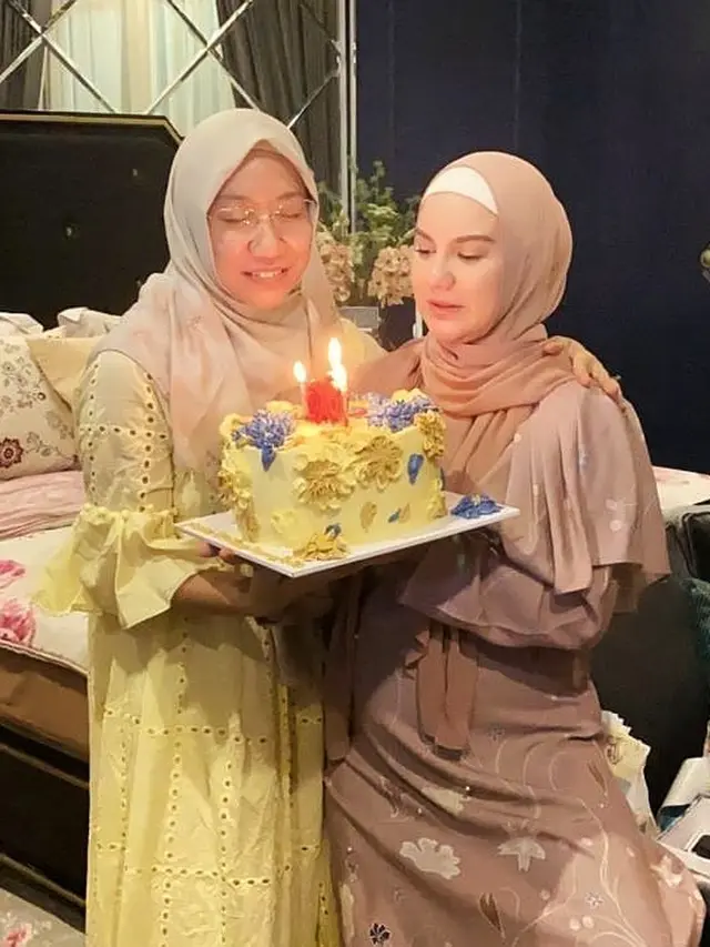6 Potret Irish Bella Selalu Didampingi Ibunda, Sebut Pantas Dapat yang Lebih Baik