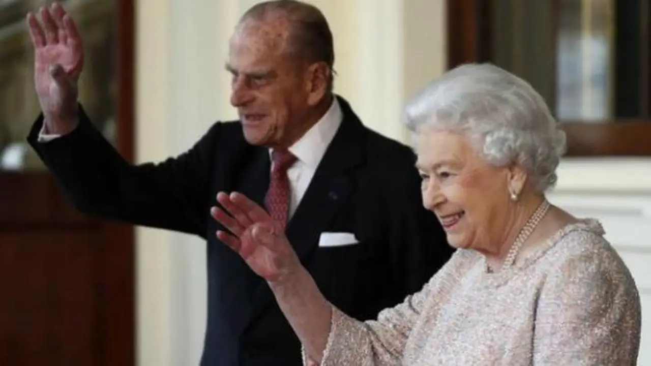 Foto Romantis Ratu Elizabeth dan Suami di 68 Tahun Pernikahan