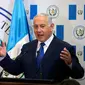 PM Israel Benjamin Netanyahu memberi sambutan saat peresmian Kedubes Guatemala di Yerusalem, Rabu (16/5). Netanyahu menyebut peresmian tersebut adalah tepat karena Guatemala menjadi negara kedua yang mengakui Israel pada 1948. (Ronen Zvulun/Pool via AP)