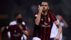 Perpindahan pemain dari satu klub ke klub lainnya sudah lumrah terjadi setiap bursa transfer pemain baik di awal musim maupun di tengah musim. Sering pula terjadi seorang pemain dilepas ke sesama klub dalam sebuah liga domestik yang notabene merupakan rival klub bersangkutan. Seperti yang dilakukan Juventus terhadap 5 pemain berikut yang dilepas ke sesama klub di Liga Italia dengan nilai transfer yang lumayan mahal. (AFP/Marco Bertorello)