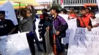 Demo, Massa Lempar Telur Busuk ke Kantor KPU Kota Depok