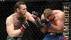 Conor McGregor (kiri) bertarung melawan Donald 'Cowboy' Cerrone pada pertarungan kelas welter UFC 246 di T-Mobile Arena, Las Vegas, Amerika Sertikat, Sabtu (18/1/2020). McGregor mengalahkan Cowboy pada detik ke-40. (AP photo/John Locher)