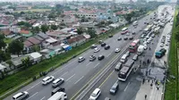 Kecelakaan yang terjadi di jalur lawan arus atau contraflow. (Liputan6.com/Herman Zakharia)