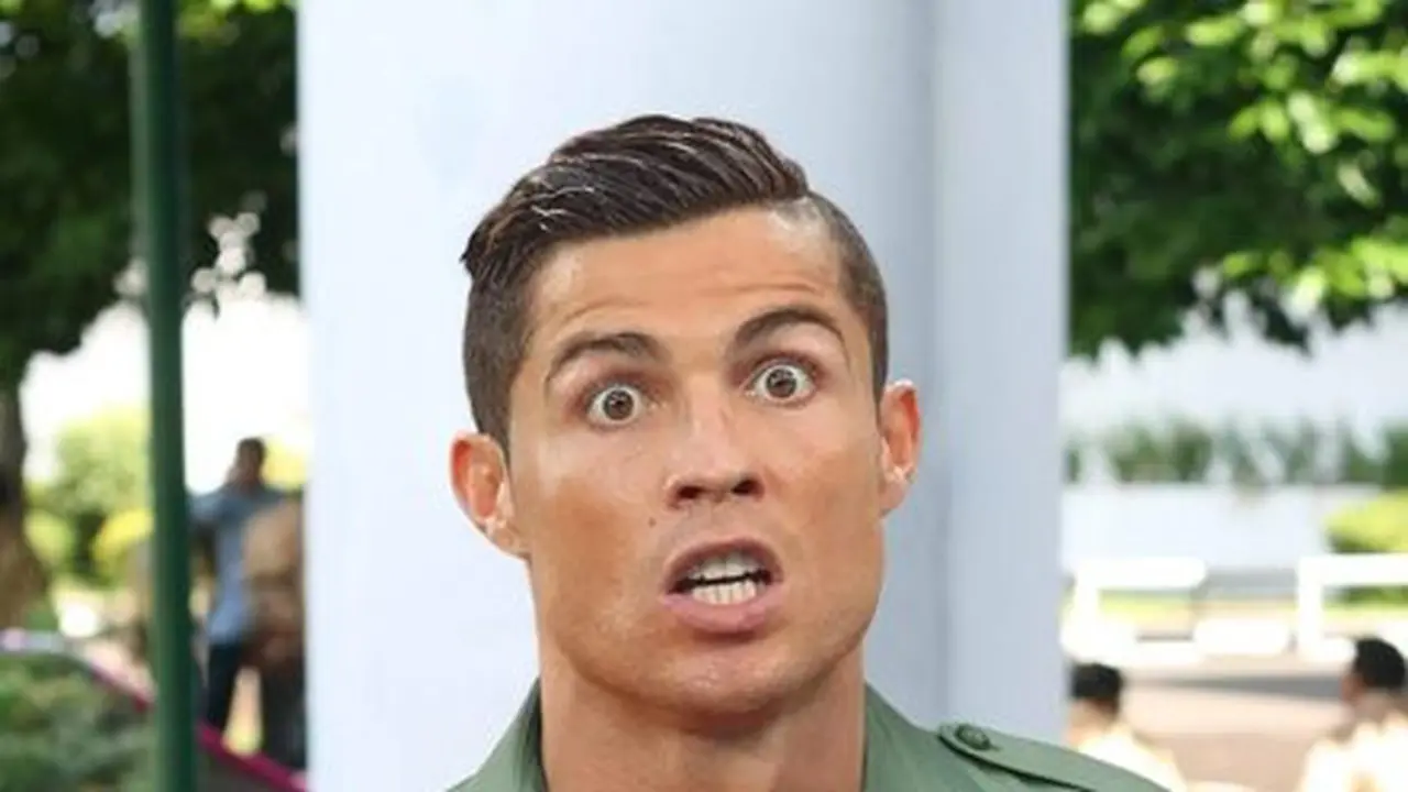 Editan Cristiano Ronaldo saat berseragam Hansip