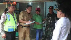 Surat peringatan kedua (SP 2) bagi warga sudah terpasang di kawasan Kalijodo. Peringatan dari pemerintah Jakarta Barat itu berisi instruksi agar warga di Kalijodo mengosongkan kediaman mereka dalam waktu 3x24 jam.