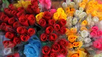 Penjualan bunga meningkat menjelang Hari Valentine. (Liputan6.com/Faisal R Syam)