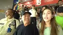 <p>Ayu Ting Ting bersama Ayah Ojak di Pasar Tanah Abang [YouTube/Trans7 Official]</p>