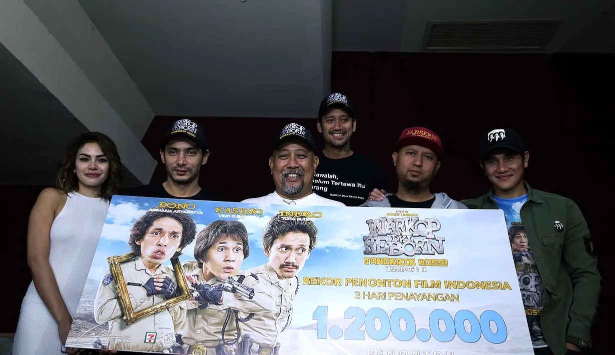 Film Warkop DKI Reborn Part 1 mulai ditayangkan di bioskop pada 8 September 2016. Antusias masyarakat yang tinggi pada film itu juga diwarnai dengan ulah oknum yang melakukan live streaming. (Nurwahyunan/Bintang.com)