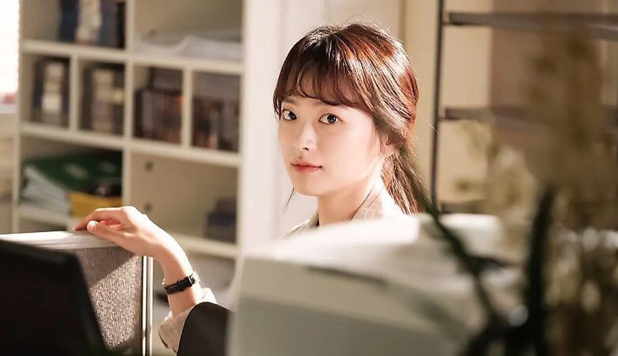 Sebelumnya diberitakan jika Seungri BigBang mengaku naksir dengan seorang cewek yang hadir di pernikahan Taeyang. Cewek yang dimaksud Seungri adalah Chun Woo Hee, ia merupakan salah satu pemain film Sunny.