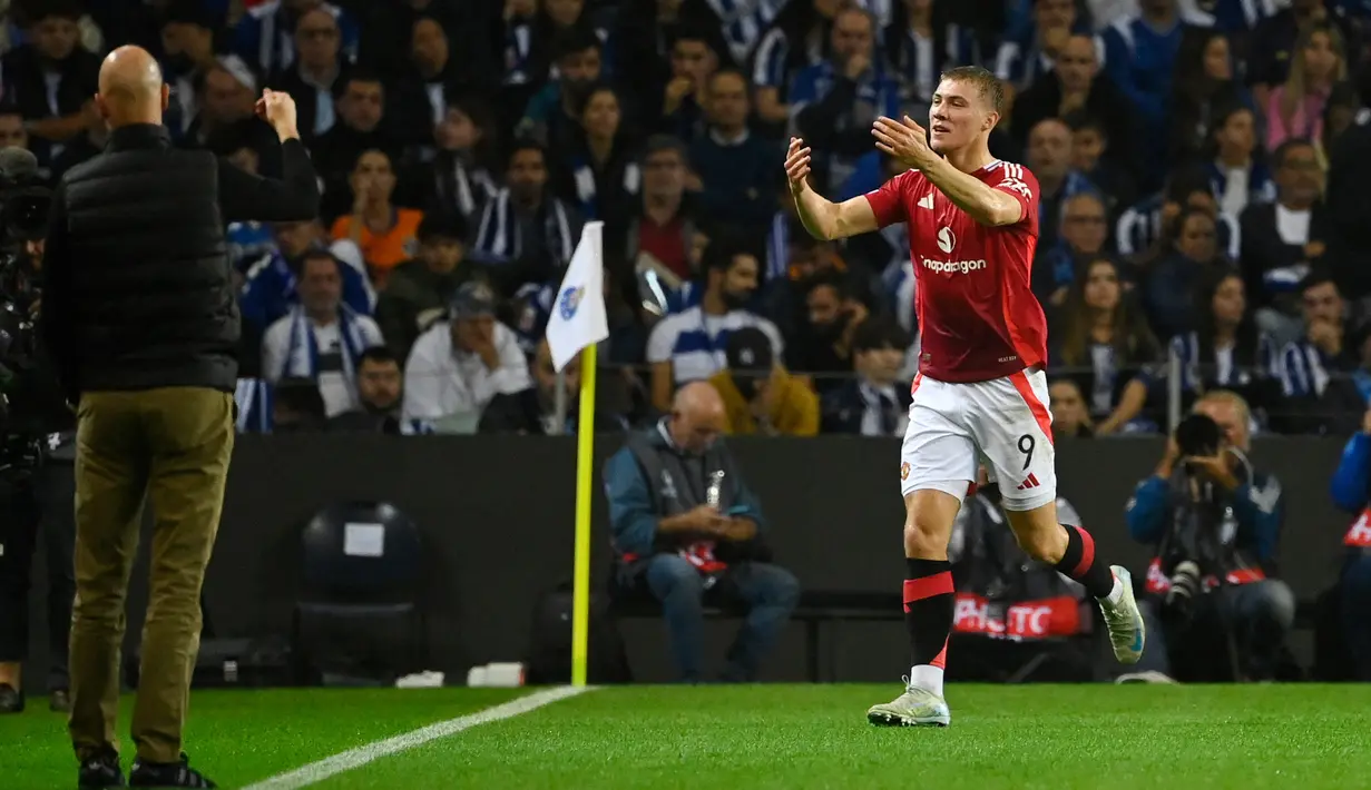 The Red Devils menggandakan keunggulan pada menit ke-20 lewat gol yang dicetak Rasmus Hojlund. (MIGUEL RIOPA/AFP)