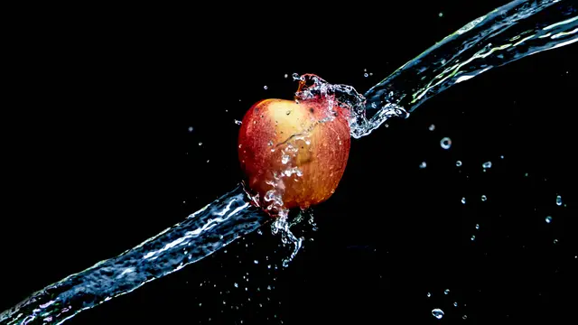 Cuci Apel dengan Campuran Cuka dan Air