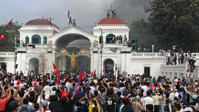 Demo di Nepal Memanas, Gedung Parlemen Dibakar Massa