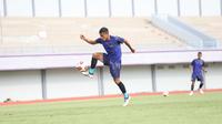 Stiker Persita Tangerang, Samsul Arif saat mengikuti sesi latihan. (Persita Media)