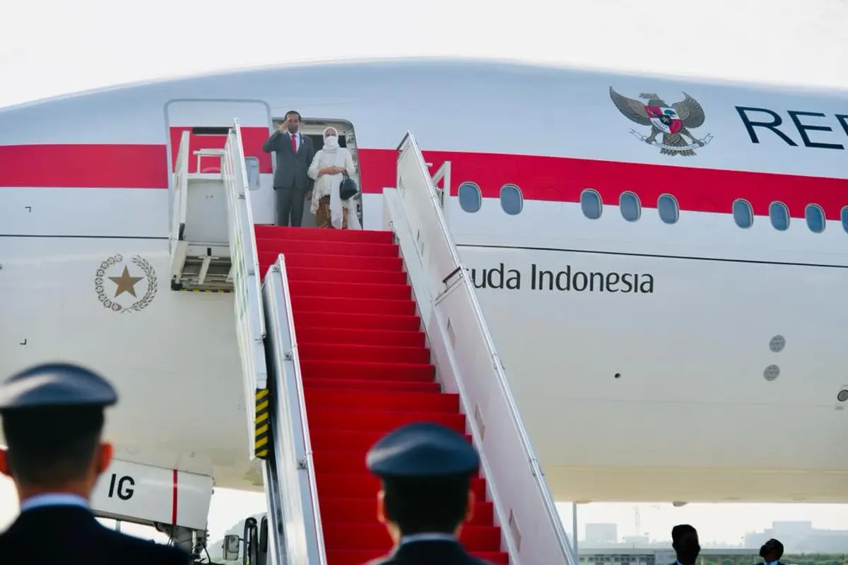 Presiden Joko Widodo atau Jokowi dan Ibu Negara Iriana terbang ke Washington DC, Amerika Serikat, Selasa (10/5/2022). Jokowi akan menghadiri acara KTT Khusus ASEAN-AS. (Foto: Biro Pers Sekretariat Presiden).
