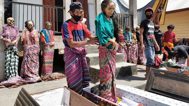 Ritual Ma’nene, Upacara Mengganti Pakaian Mayat di Tana Toraja