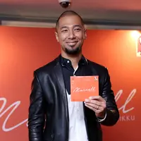 Album keenam yang baru saja Marcell rilis ini berjudul Jadi Milikku. Terdapat sepuluh lagu, 6 lagu baru dan 4 lagu cover. Terdapat beberapa kejutan dalam album ini, terutama di bagian konsep atau tema dalam lagunya. (Galih W. Satria/Bintang.com)