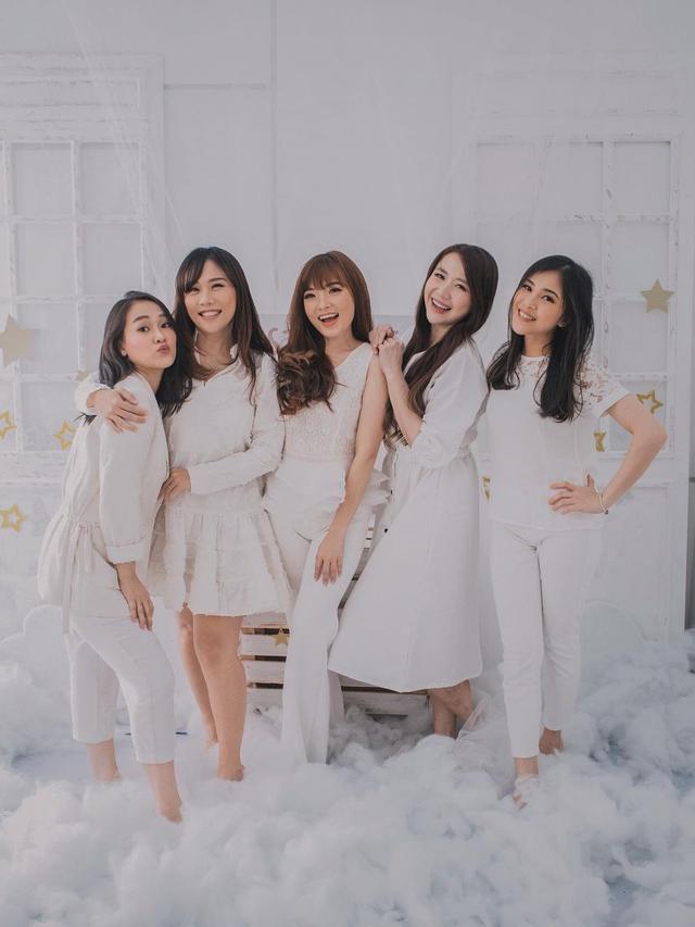 6 Momen Reuni dan Pemotretan 5 Eks Member Cherrybelle, Tetap Kompak