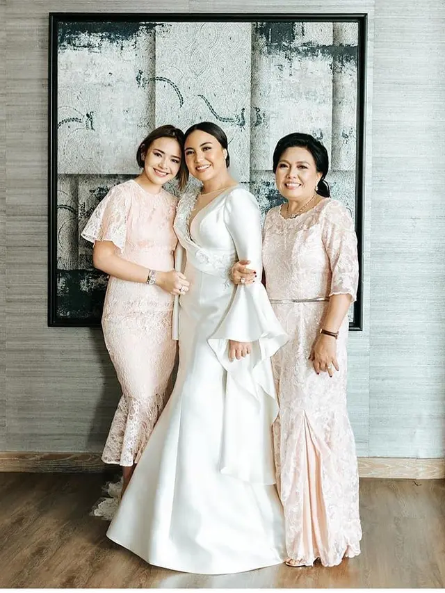 Jarang Tersorot, Ini 6 Potret Kebersamaan Amanda Manopo dan Ibunda