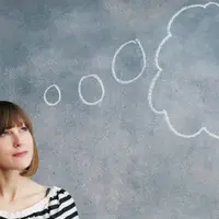 Punya daya imajinasi tinggi, zodiak berikut ini sering mengkhayal dan bikin karirnya mentok. (Via: bride.wannabemagazine.com)