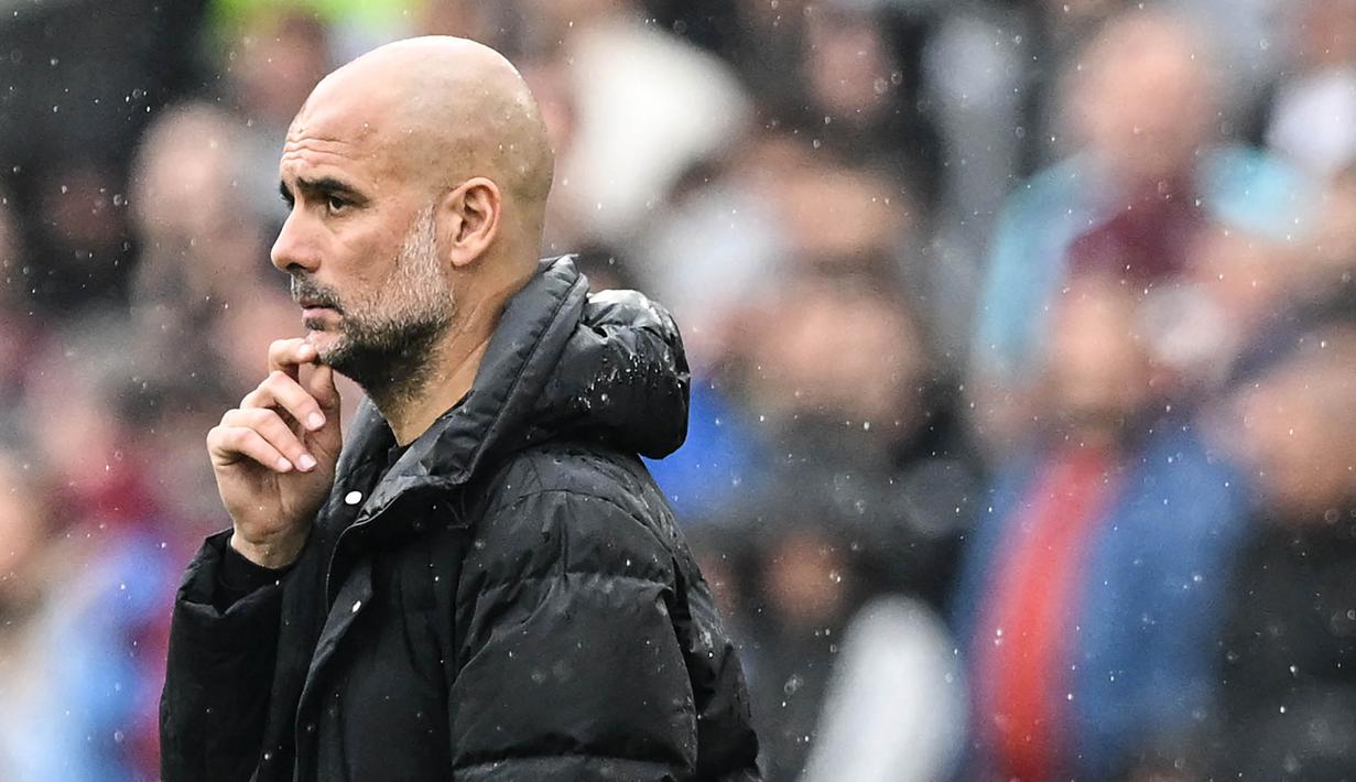 Manchester City hampir saja menelan kekalahan saat bertandang ke markas West Ham United pada pekan ke-37 Liga Inggris 2021/2022 di London Stadium, Minggu (15/5/2022). (AFP/Justin Tallis)