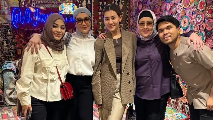 Dua Menantu Tersayang Aurel Hermansyah dan Aaliyah Massaid hadir di Kejutan Ulang Tahun Geni Faruk