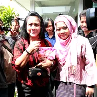 Iriana Jokowi Kunjungi Tuty Adib Untuk Fitting Baju (M. Akrom Sukarya/Bintang.com)