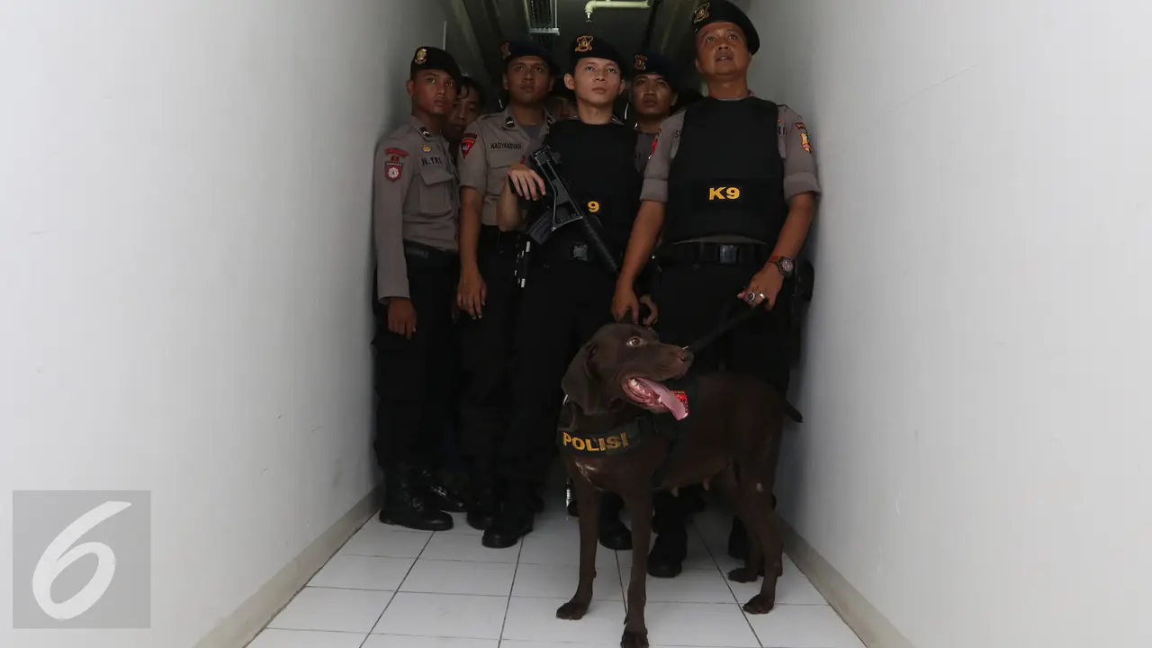 20160225-Ratusan Aparat Gabungan Gelar Razia Narkoba di Kalibata City-Jakarta