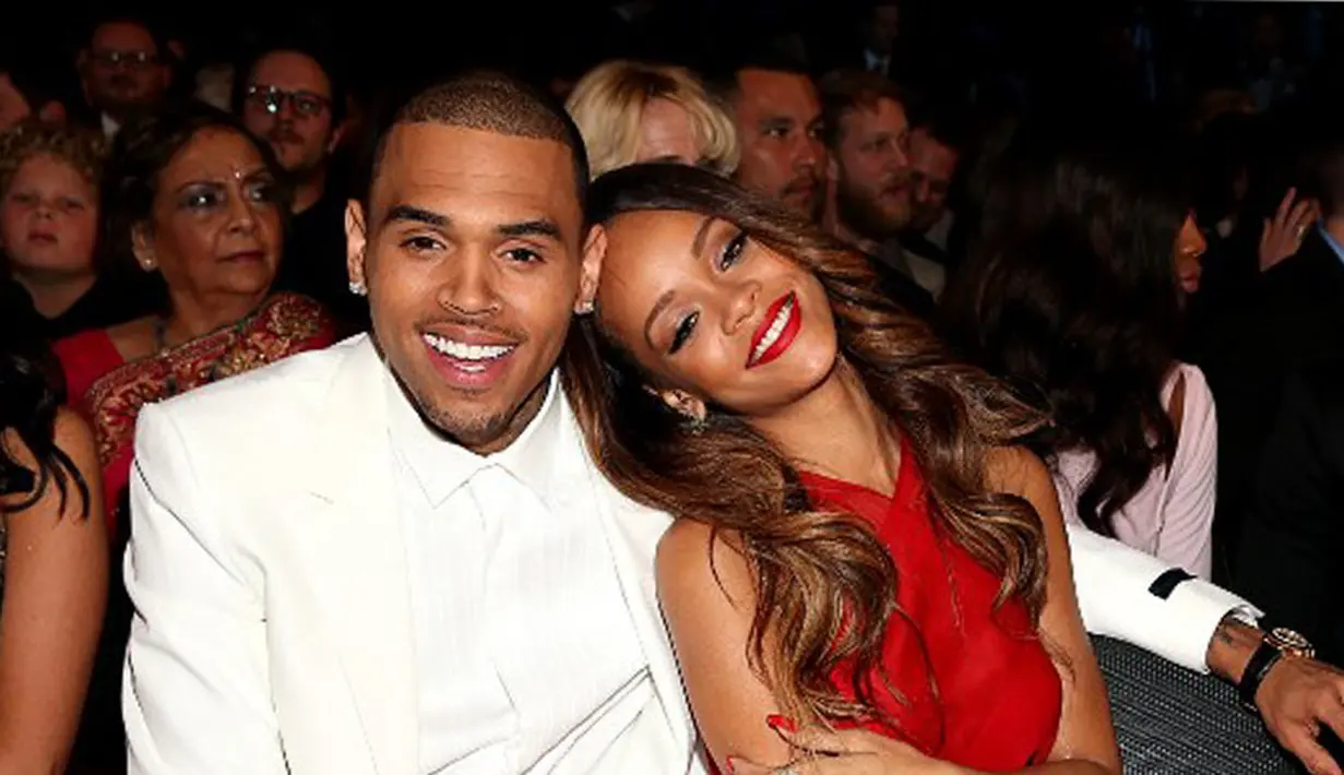Hubungan Rihanna dan Chris Brown kembali ramai dibicarakan. Setelah berpisah sejak  lama,keduanya dikabarkan kebali bersama setelah terlihat menghabiskan waktu berdua di sebuah restoran di New York. (AFP/Bintang.com)