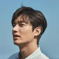 “Suzy sangat waspada. Ia tak ingin bekerja sama dengan Lee Min Ho. Keduanya tetap bisa berhubungan dan selalu dekat atas bantuan orang-orang di sekitar mereka,” tambah sumber. (Instagram/actor_leeminho)