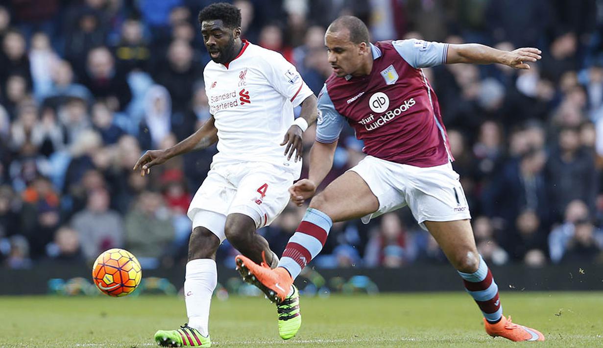 Bek Liverpool, Kolo Toure, dibayangi pemain Aston Villa, Gabriel Agbonlahor. Musim ini The Reds sudah mencetak 38 gol dari 26 laga Liga Premier Inggris. (Reuters/Carl Recine)