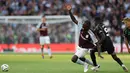 Namun Arsenal bisa menjebol gawang Aston Villa di babak kedua melalui Leandro Trossard dan Thomas Partey. (Adrian DENNIS / AFP)